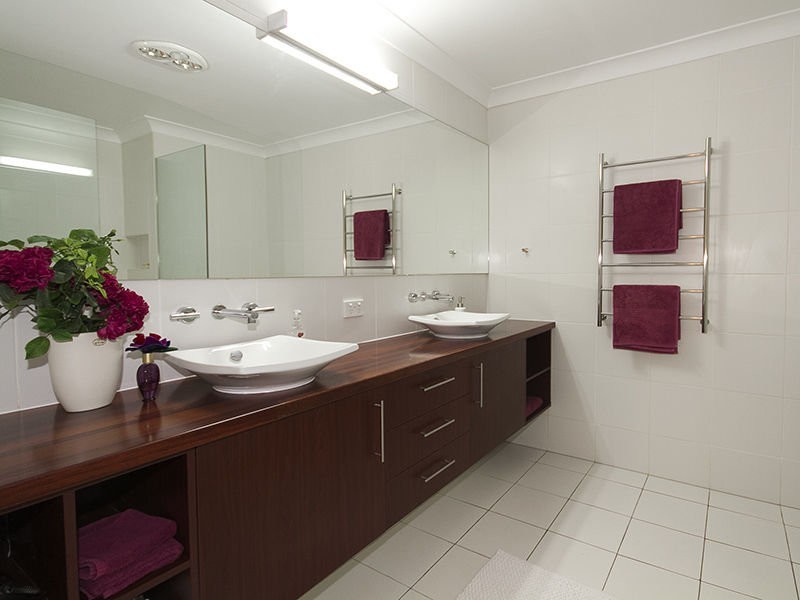 44 Westlake Drive, Mount Ommaney QLD 4074