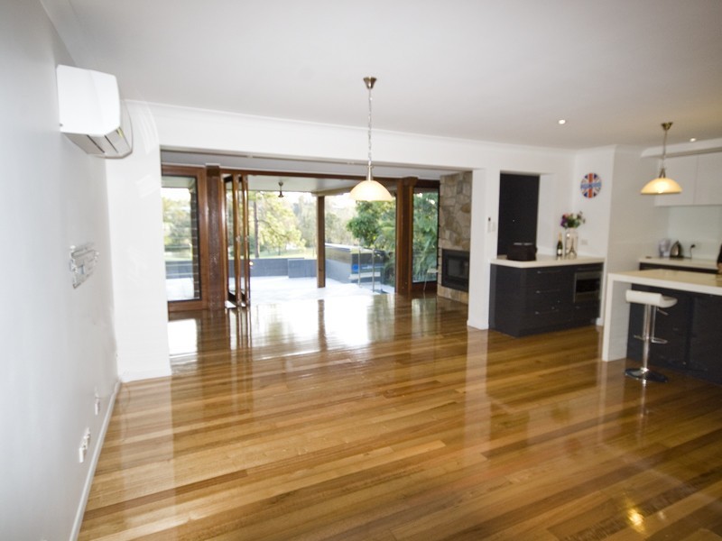 44 Westlake Drive, Mount Ommaney QLD 4074