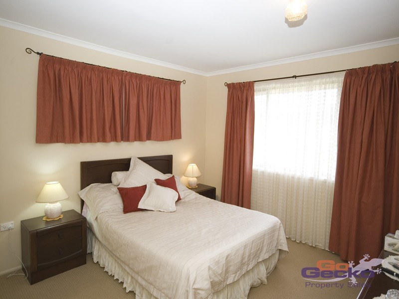 8 Boscawan Crescent, Bellbird Park QLD 4300