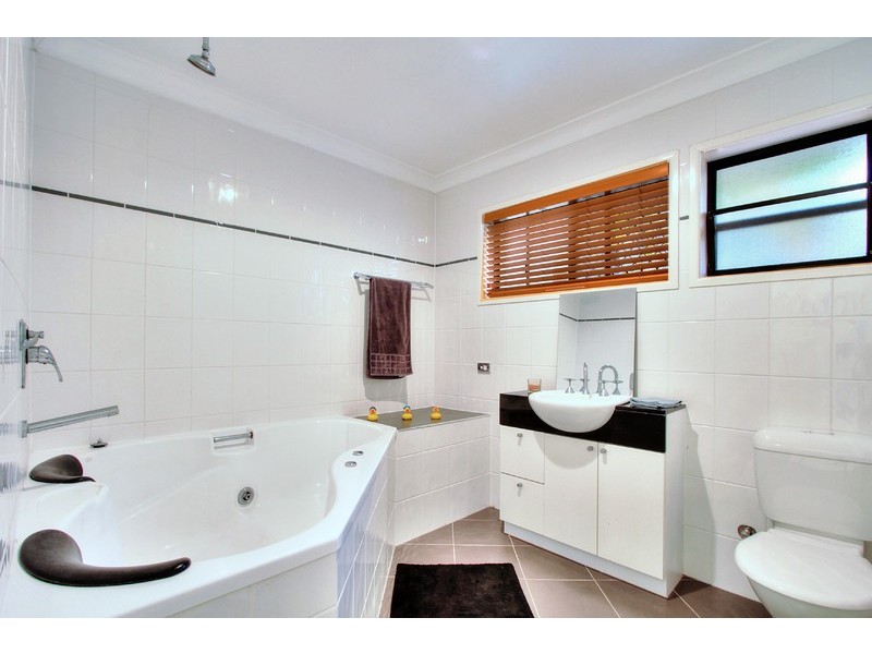 11 Jacqueline Ave, Springwood QLD 4127