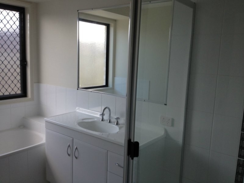 048 LakeBreeze Drive, Loganholme QLD 4129