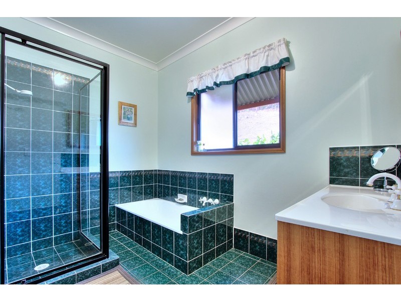 9 – 11 Hillview Cr, Bahrs Scrub QLD 4207