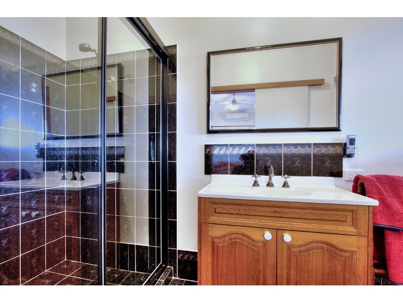 9 – 11 Hillview Cr, Bahrs Scrub QLD 4207