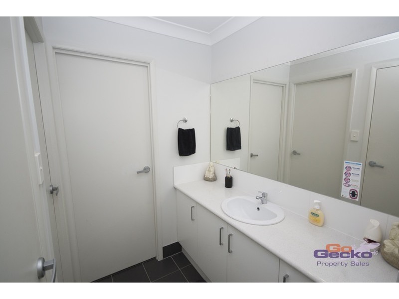 35 Quinn Close, Augustine Heights QLD 4300