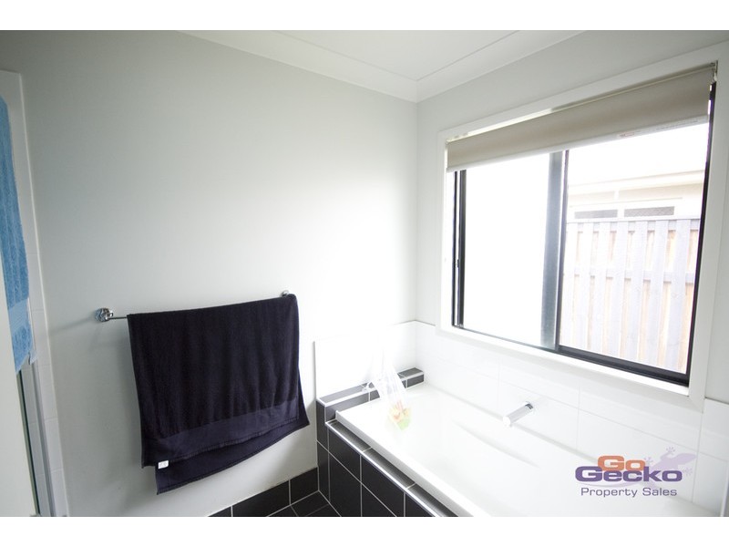 35 Quinn Close, Augustine Heights QLD 4300
