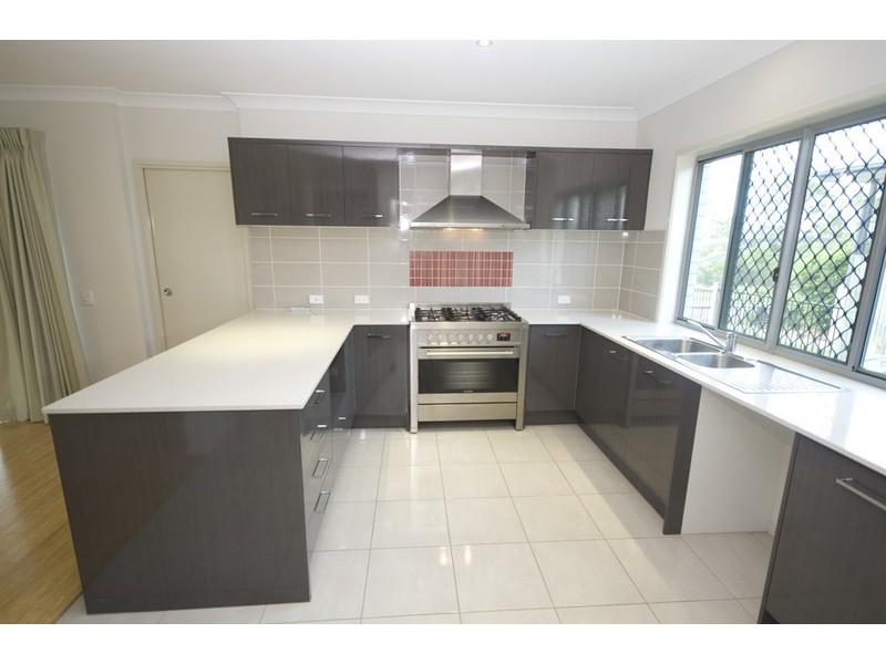 216 Grande Avenue, Springfield Lakes QLD 4300