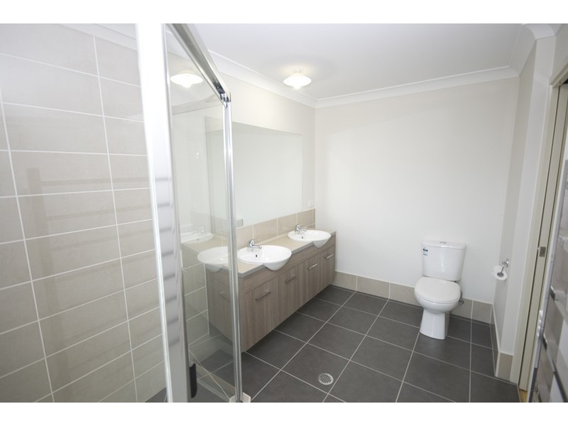 216 Grande Avenue, Springfield Lakes QLD 4300