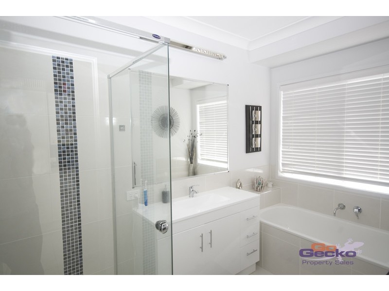 28 isidore, Augustine Heights QLD 4300