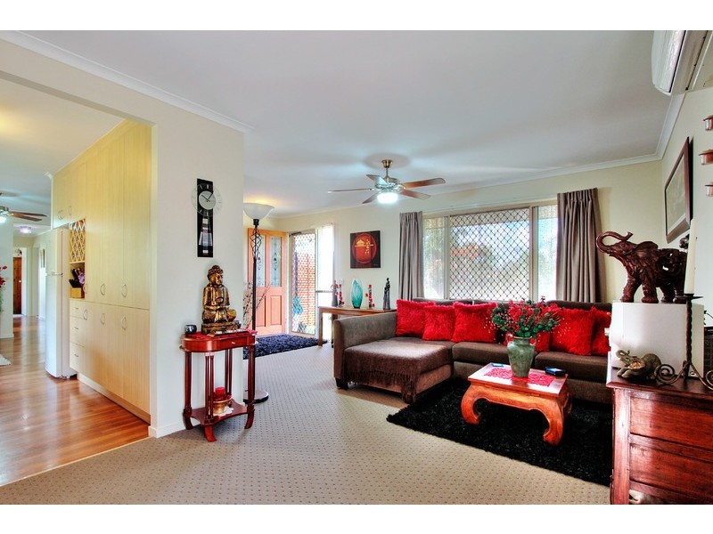 17 Leighton Drive, Edens Landing QLD 4207