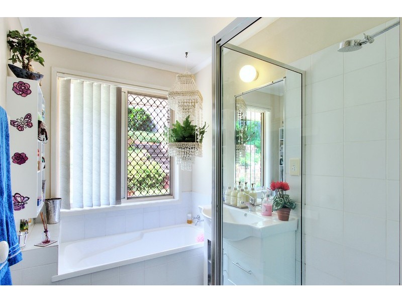 17 Leighton Drive, Edens Landing QLD 4207