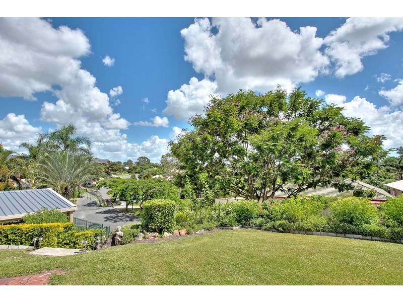 17 Leighton Drive, Edens Landing QLD 4207