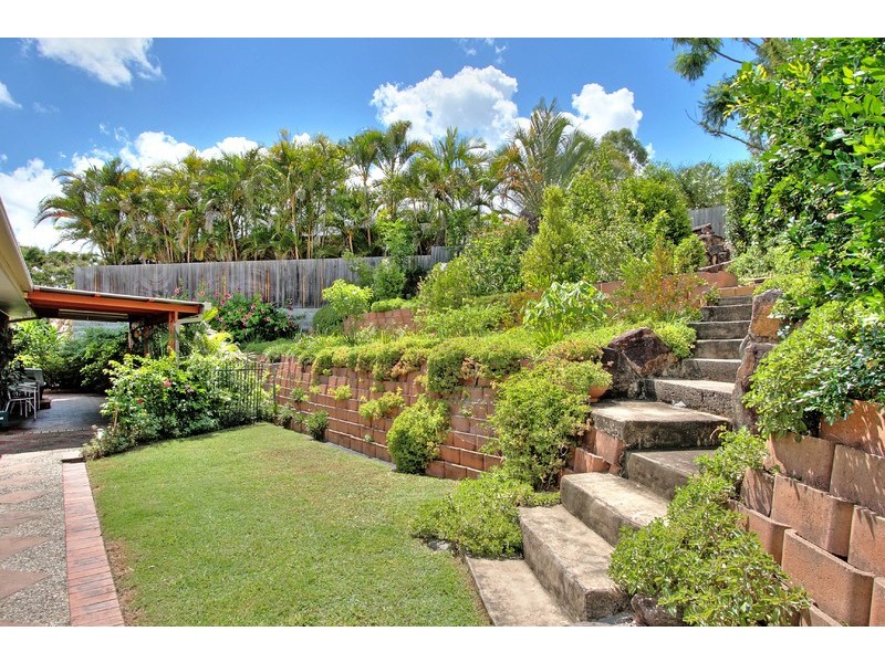 17 Leighton Drive, Edens Landing QLD 4207