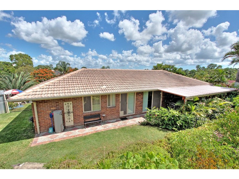 17 Leighton Drive, Edens Landing QLD 4207