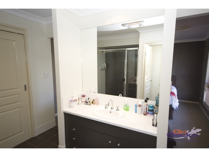 55 Creekside Drive, Springfield Lakes QLD 4300