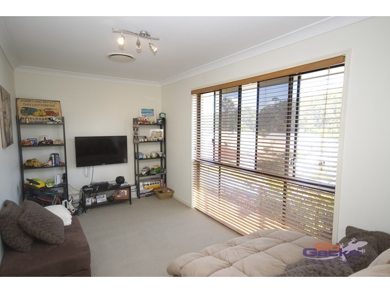 55 Creekside Drive, Springfield Lakes QLD 4300