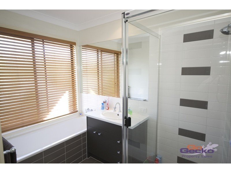 55 Creekside Drive, Springfield Lakes QLD 4300