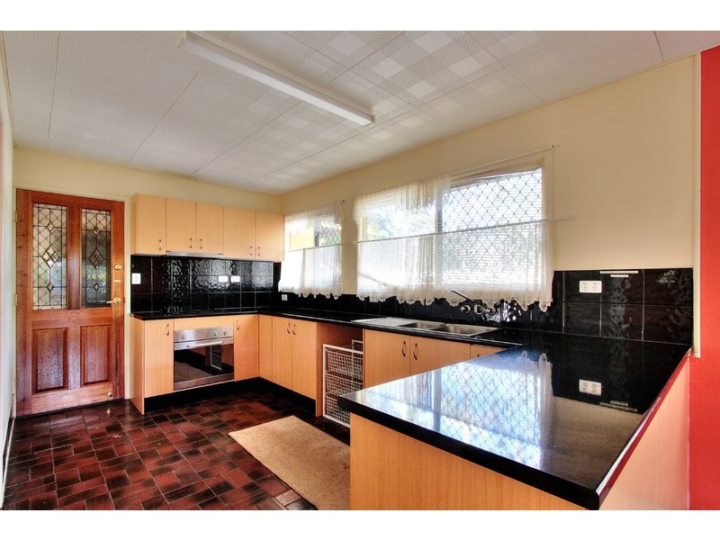 6 Leonard Street, Kingston QLD 4114