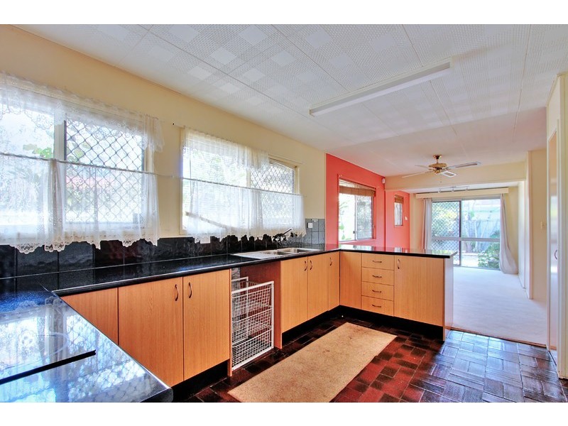 6 Leonard Street, Kingston QLD 4114