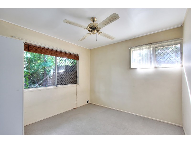 6 Leonard Street, Kingston QLD 4114