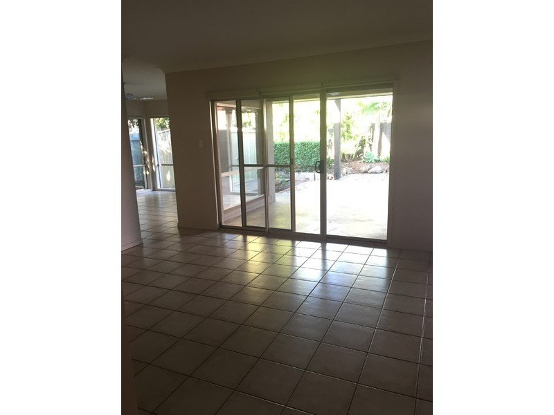 2 Karinya Court, Redland Bay QLD 4165