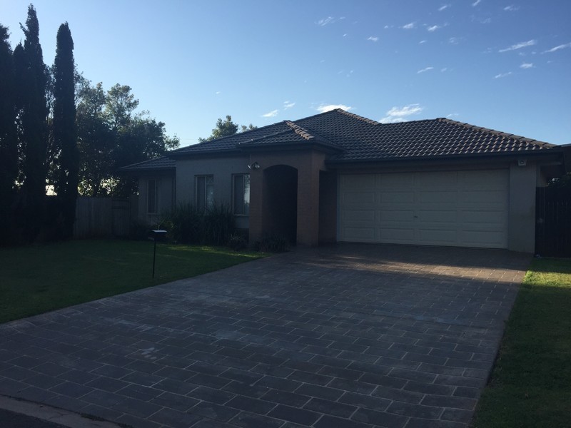 2 Karinya Court, Redland Bay QLD 4165