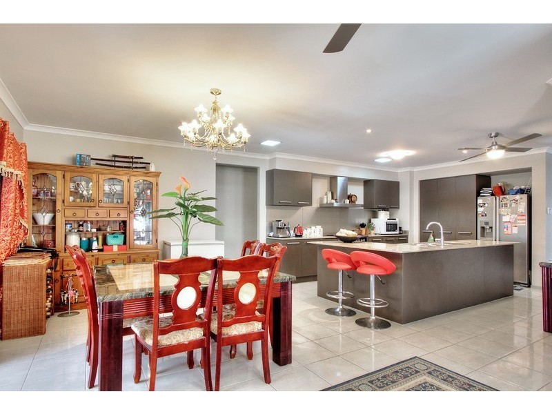 27 Kenilworth Crescent, Waterford QLD 4133