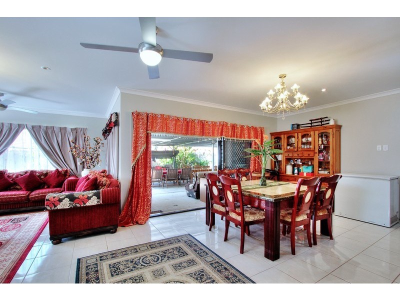 27 Kenilworth Crescent, Waterford QLD 4133