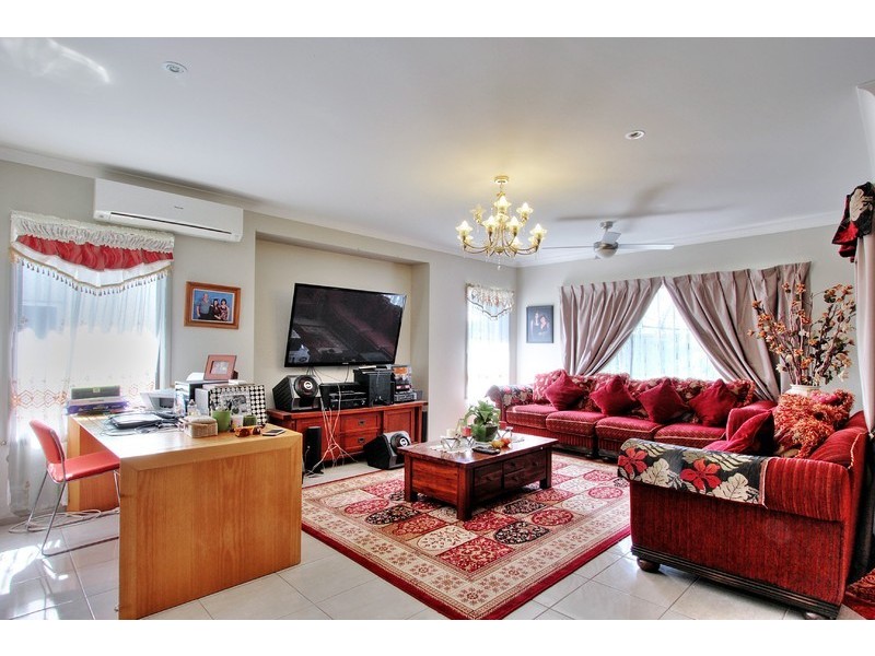 27 Kenilworth Crescent, Waterford QLD 4133