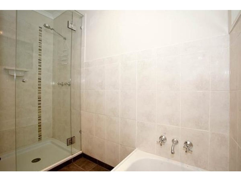 1 Lee Court, Camira QLD 4300