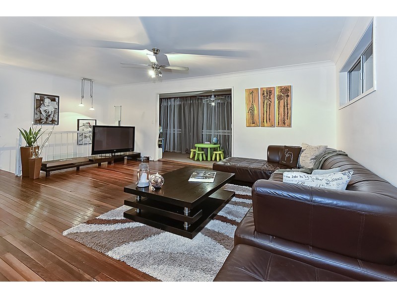 17 Whitfield Avenue, Springwood QLD 4127