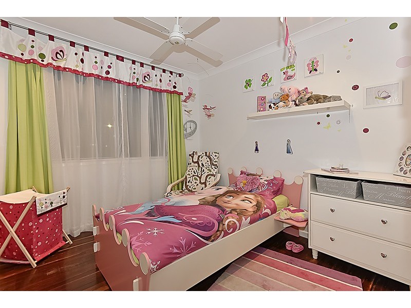 17 Whitfield Avenue, Springwood QLD 4127