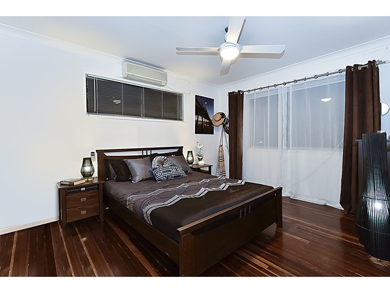 17 Whitfield Avenue, Springwood QLD 4127