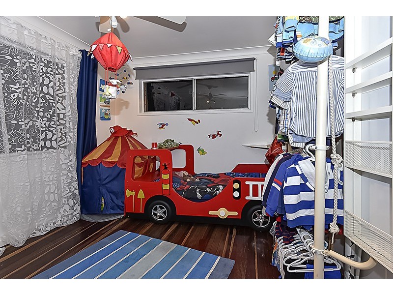 17 Whitfield Avenue, Springwood QLD 4127