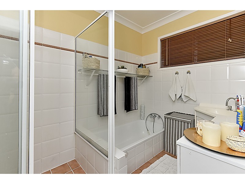 17 Whitfield Avenue, Springwood QLD 4127