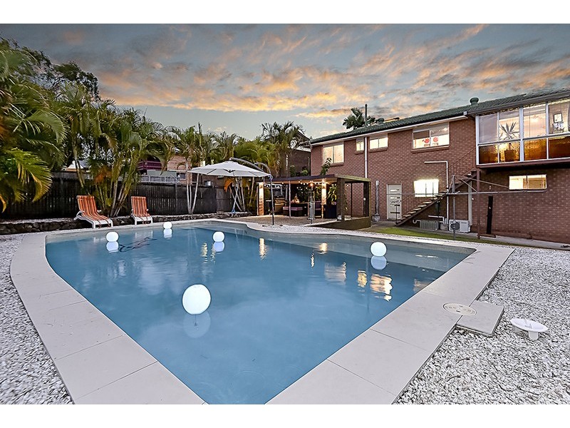 17 Whitfield Avenue, Springwood QLD 4127