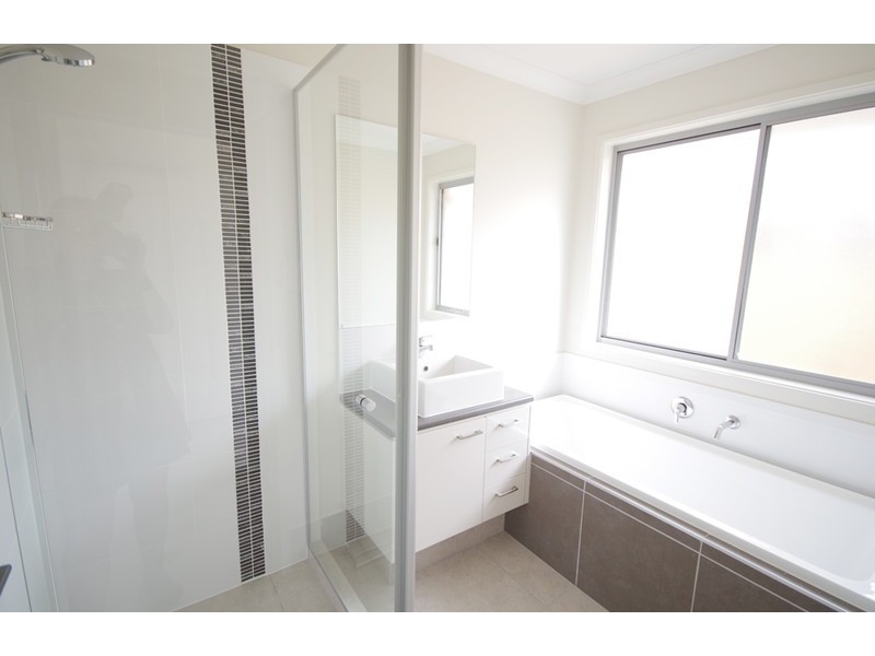 26 Oakmoss Drive, Springfield Lakes QLD 4300