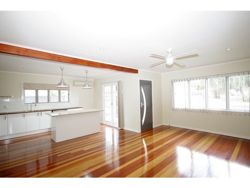 9 Heather Street, Silkstone QLD 4304