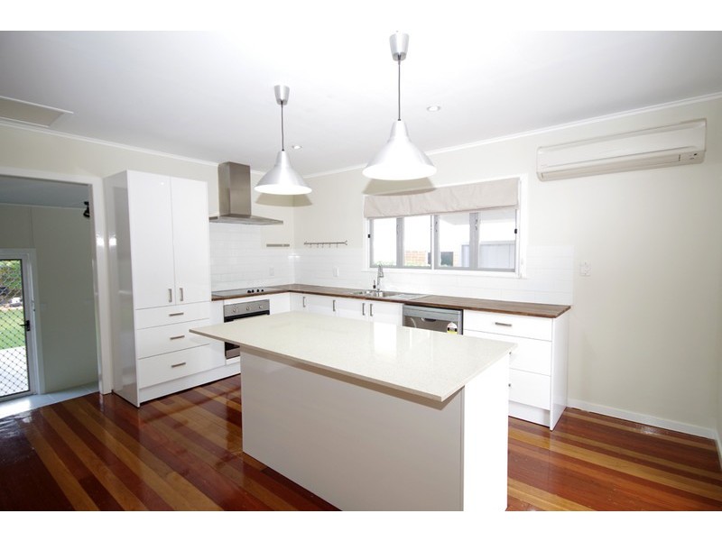 9 Heather Street, Silkstone QLD 4304