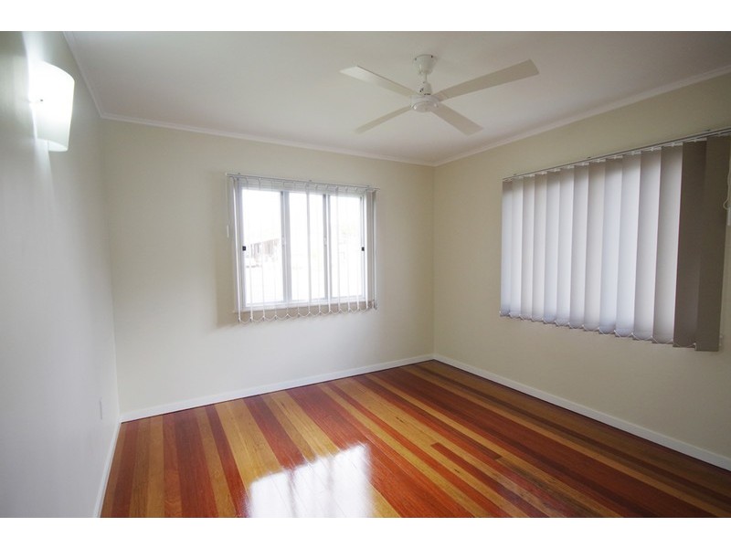 9 Heather Street, Silkstone QLD 4304