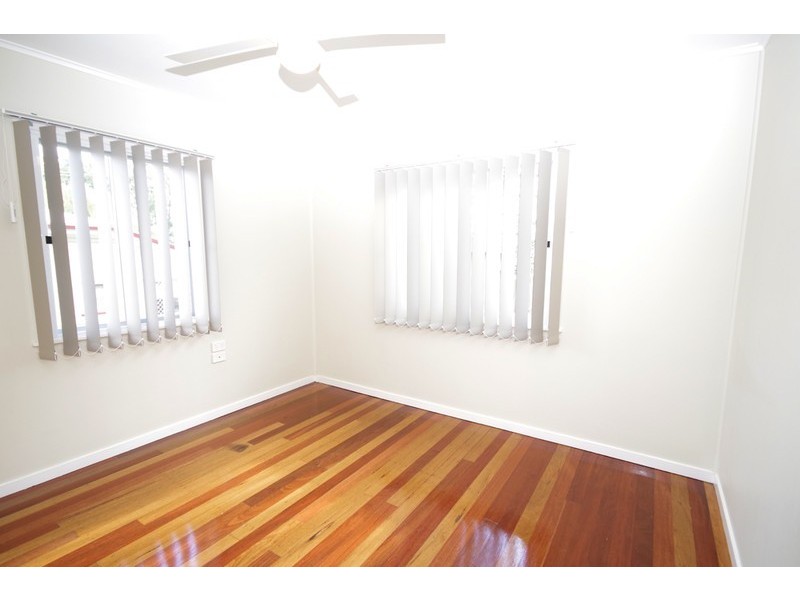 9 Heather Street, Silkstone QLD 4304