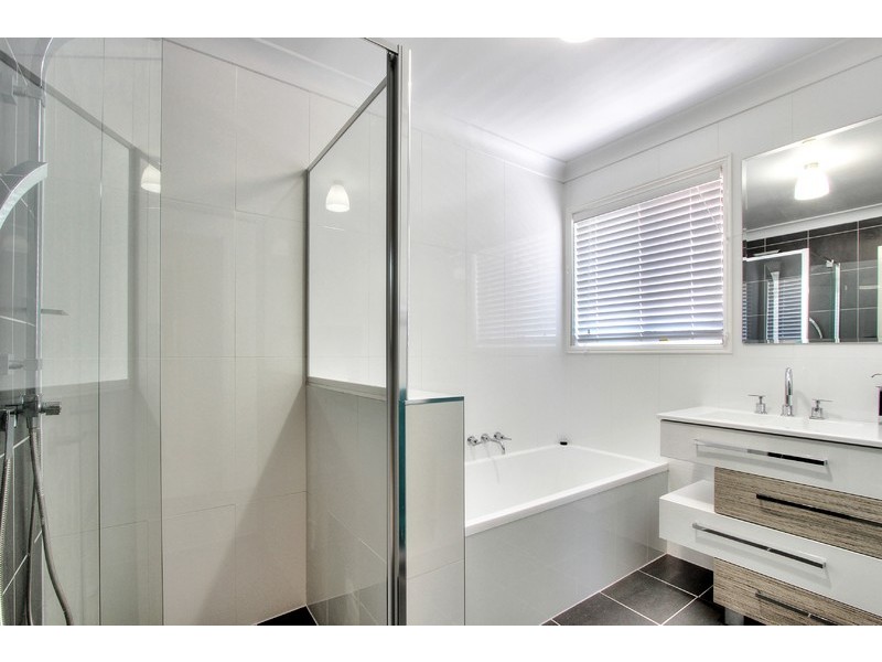 48 Cowra Street, Tanah Merah QLD 4128