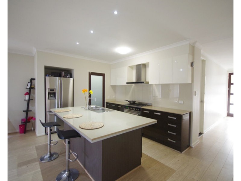 27 Banya Crescent, Springfield Lakes QLD 4300