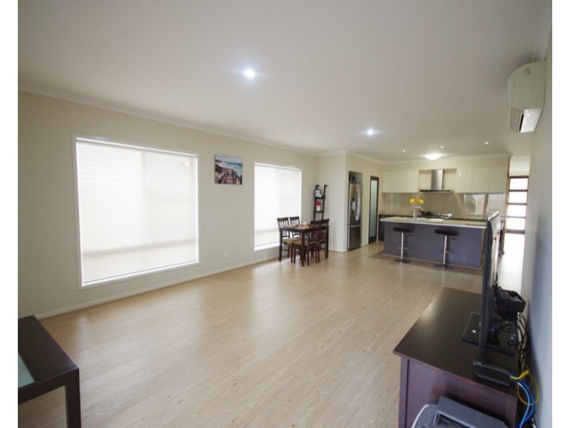 27 Banya Crescent, Springfield Lakes QLD 4300