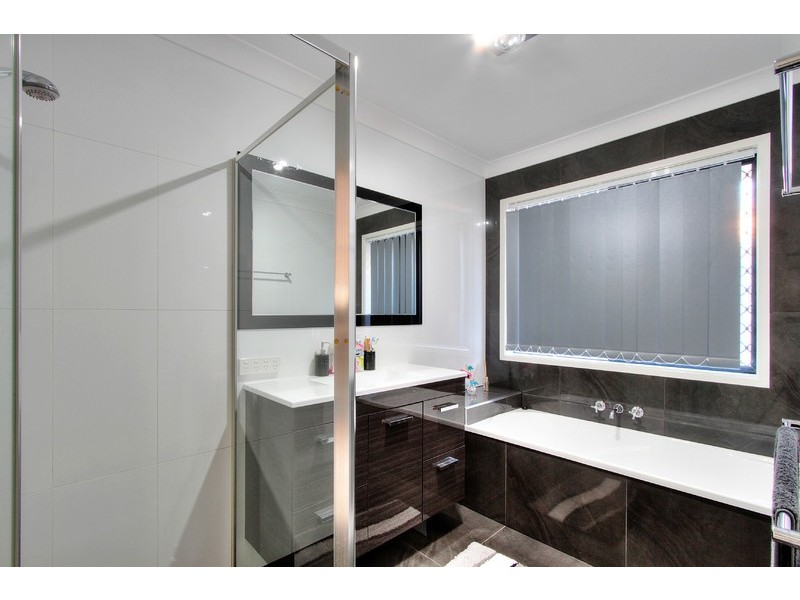 9 Maree Court, Tanah Merah QLD 4128