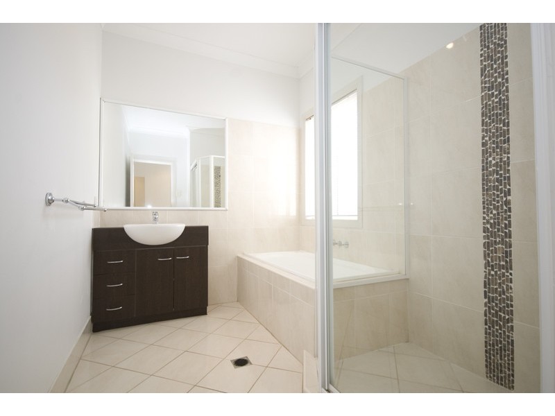 28 Summit, Springfield Lakes QLD 4300