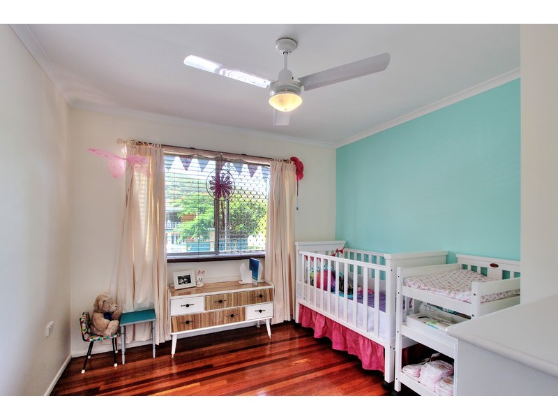 63 Rholanda Crescent, Springwood QLD 4127