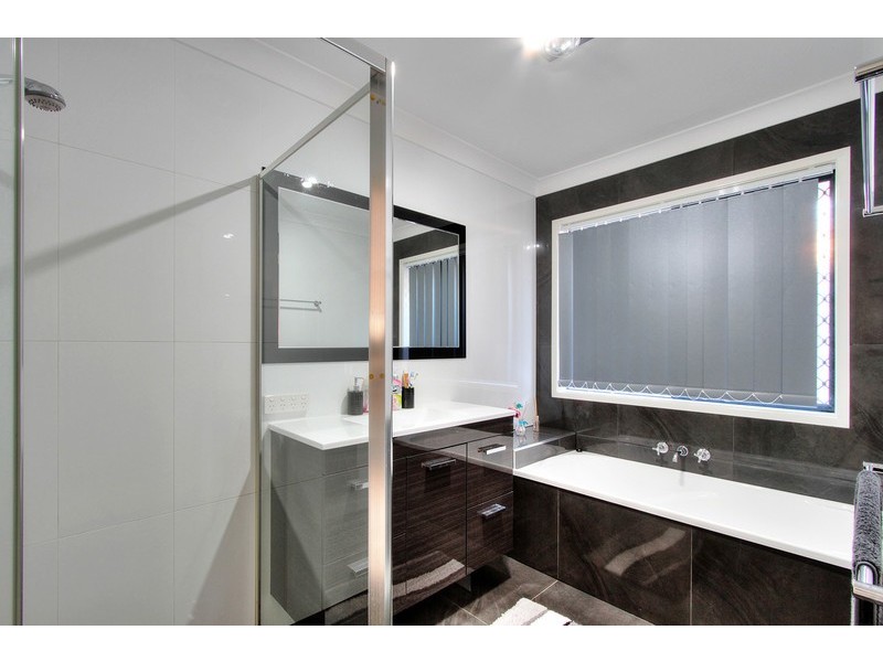 9 Maree Court, Tanah Merah QLD 4128