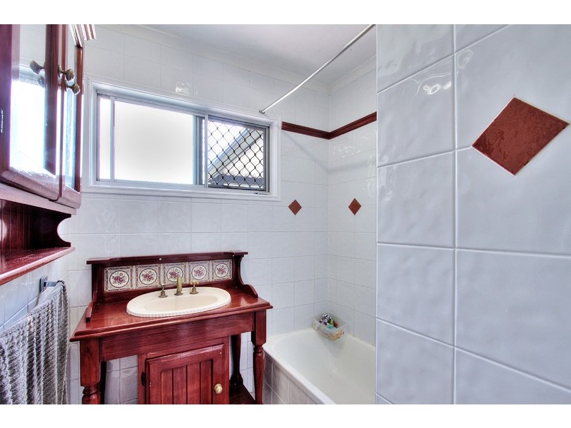 16 Lilac Street, Daisy Hill QLD 4127