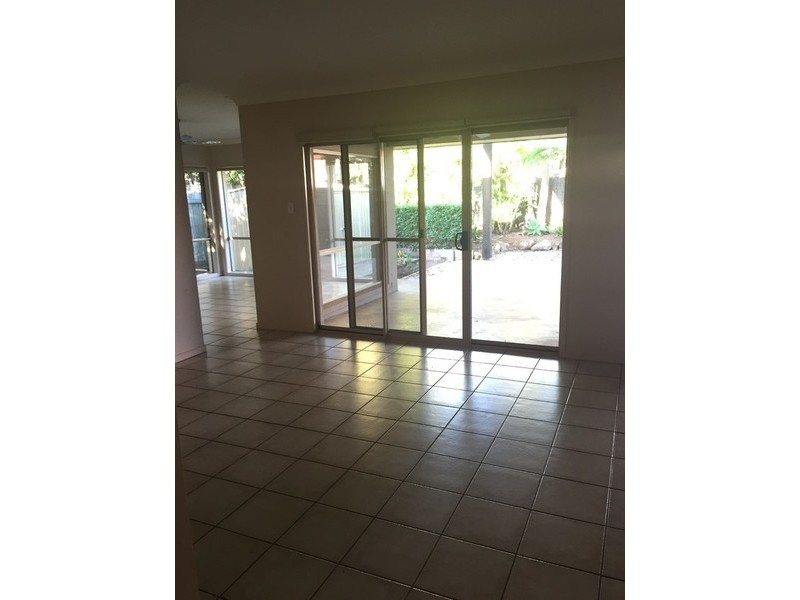 2 Karinya Court, Redland Bay QLD 4165