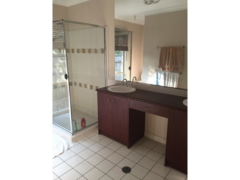 2 Karinya Court, Redland Bay QLD 4165